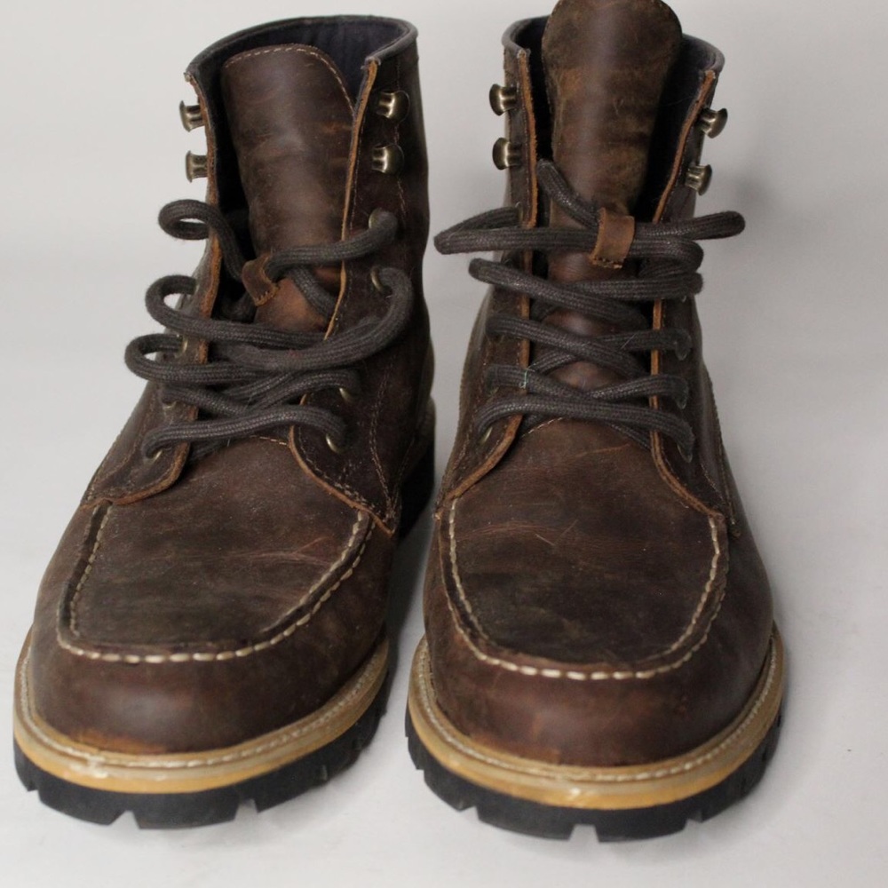 Gently used Dr. Scholls mens brown boot.